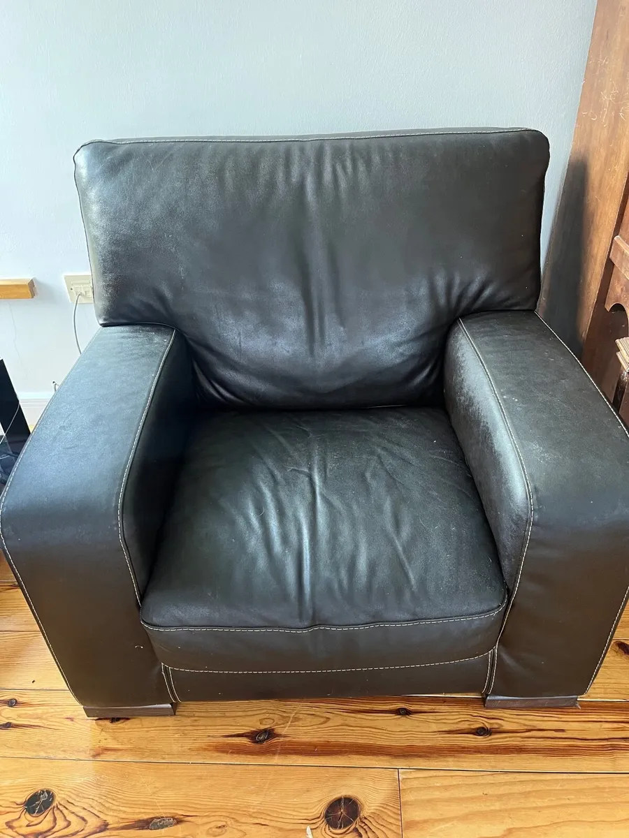 stylish 3 piece Italian leather suite - Image 2