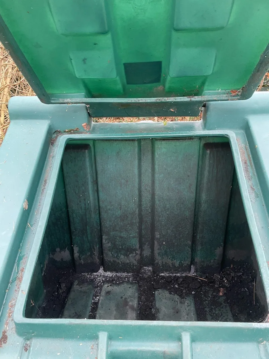 Coal bunker and stand - Image 3