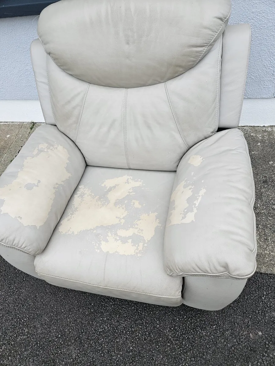 Recliner Chair - Image 1