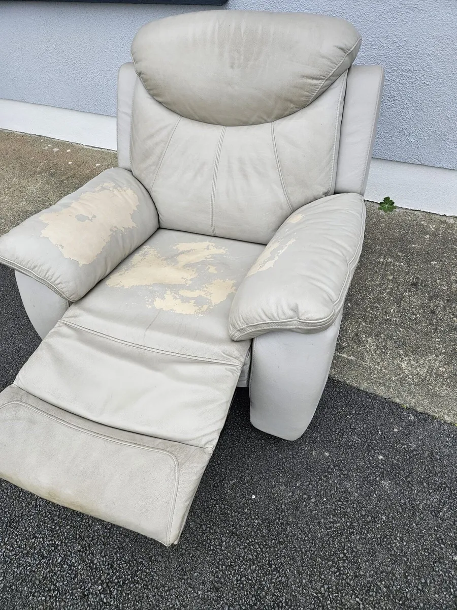 Recliner Chair - Image 2