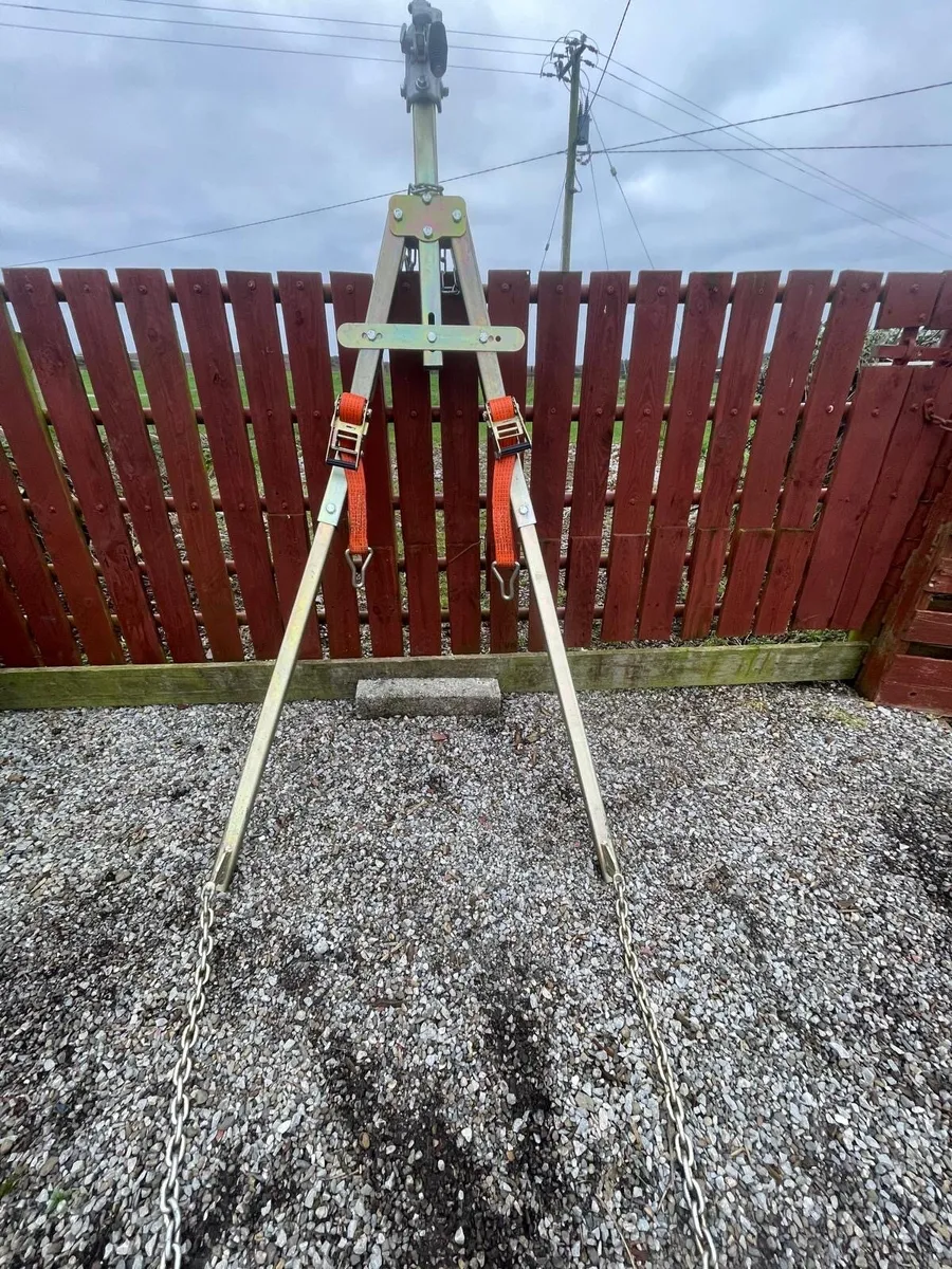 Car Transporter TOWING A FRAME - Image 3