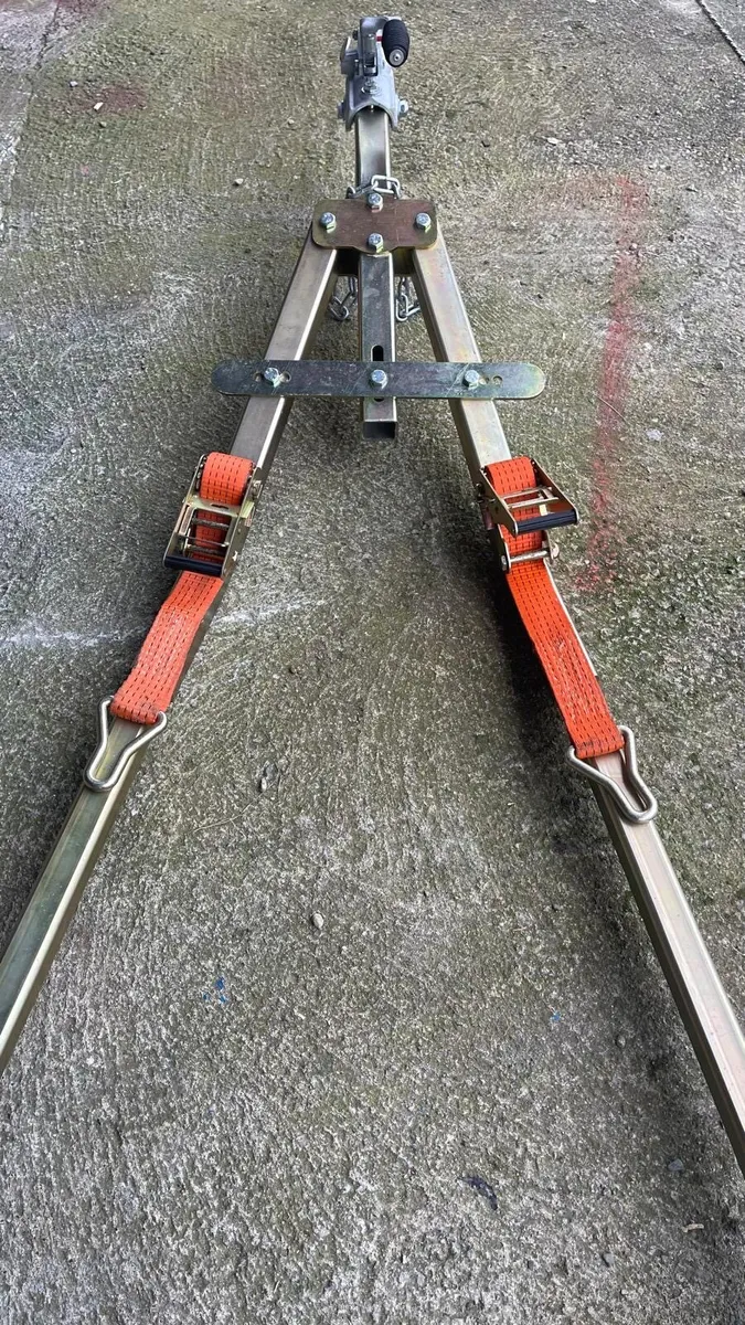 Car Transporter TOWING A FRAME - Image 2