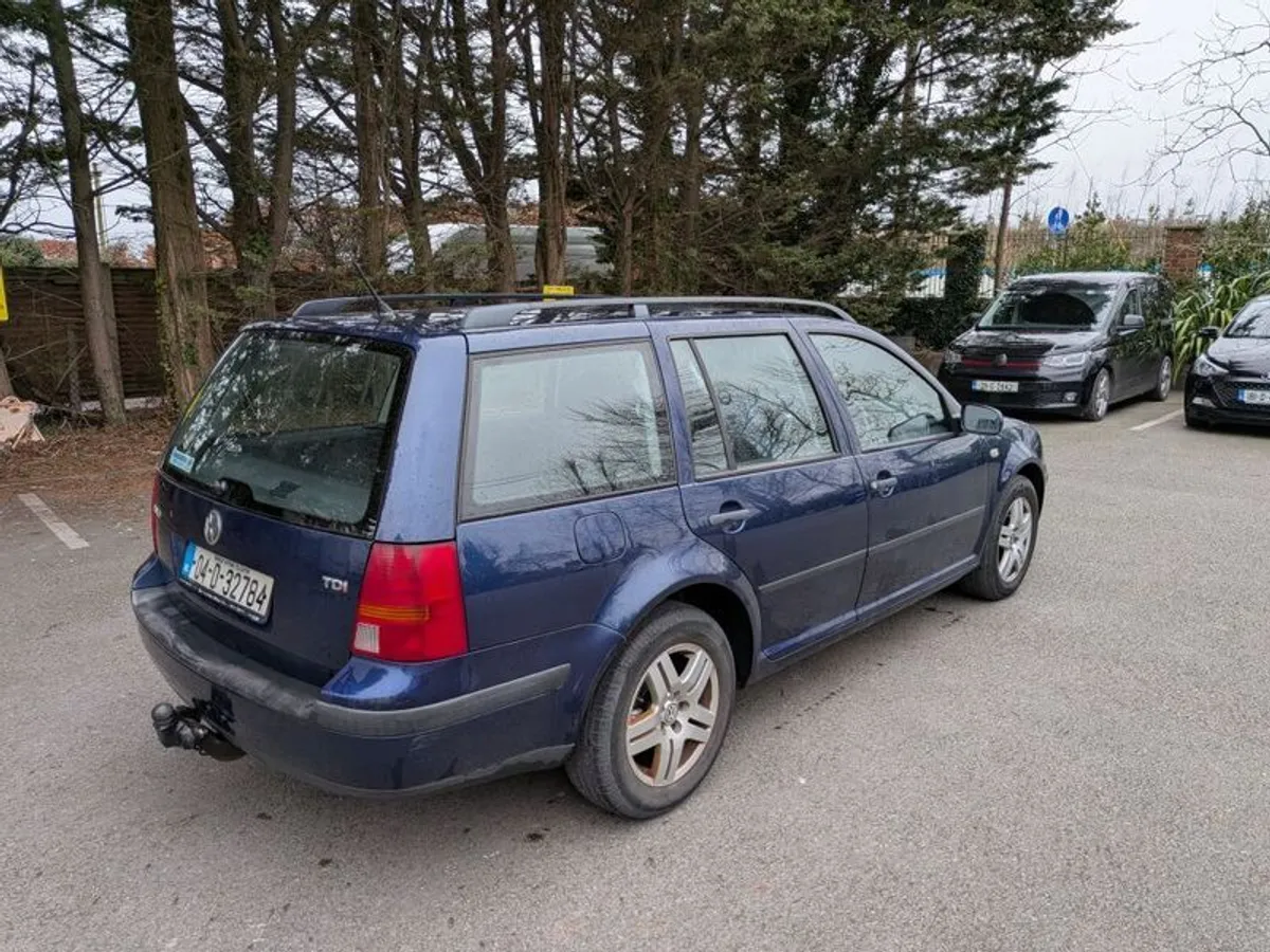 2004 Volkswagen Golf - Image 4