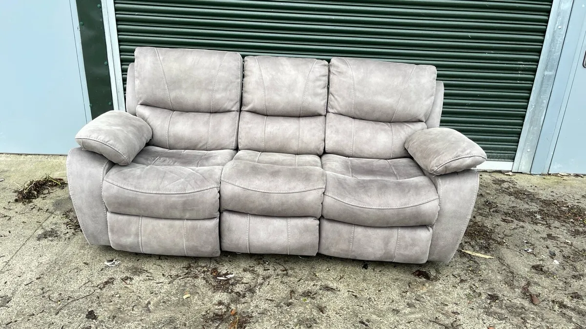 Recliner sofa - Image 3