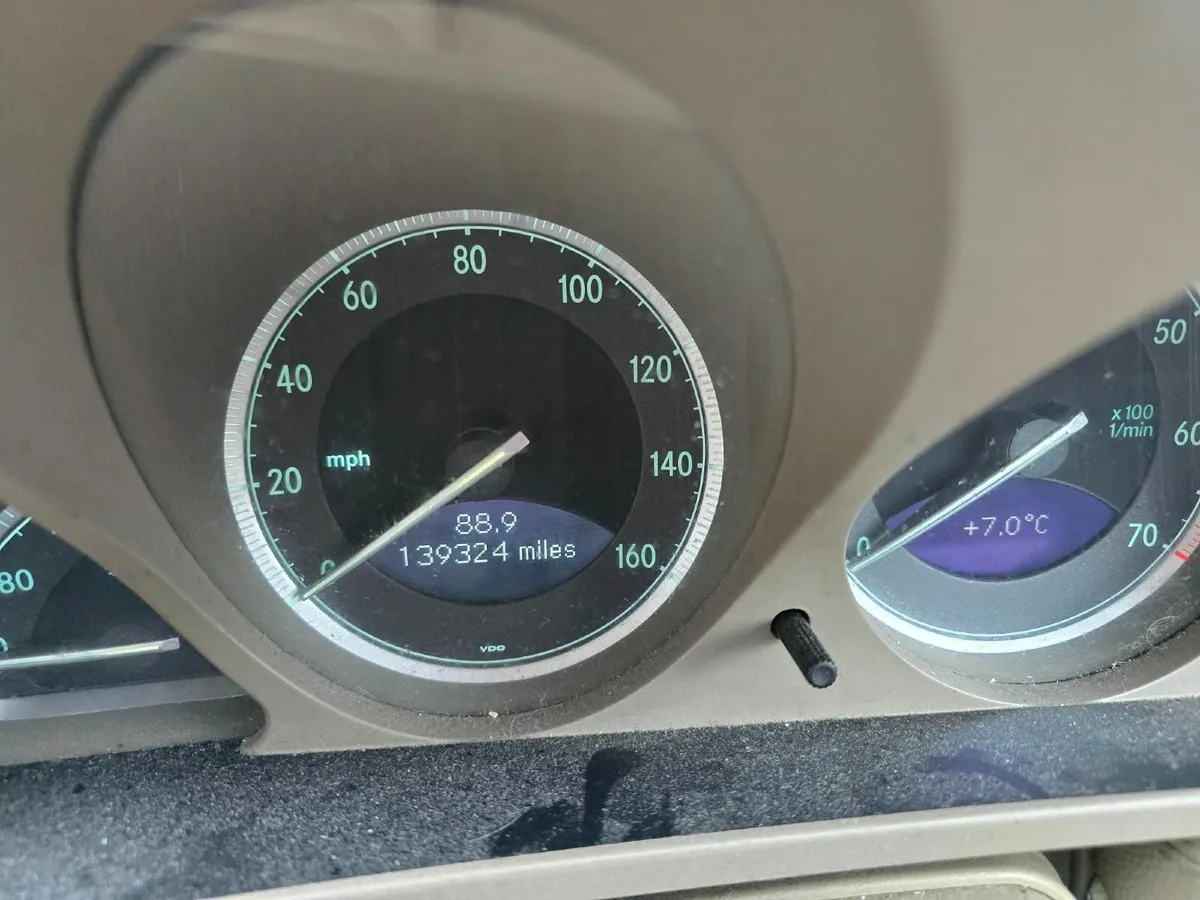 Mercedes-Benz SL-Class 2004 - Image 3