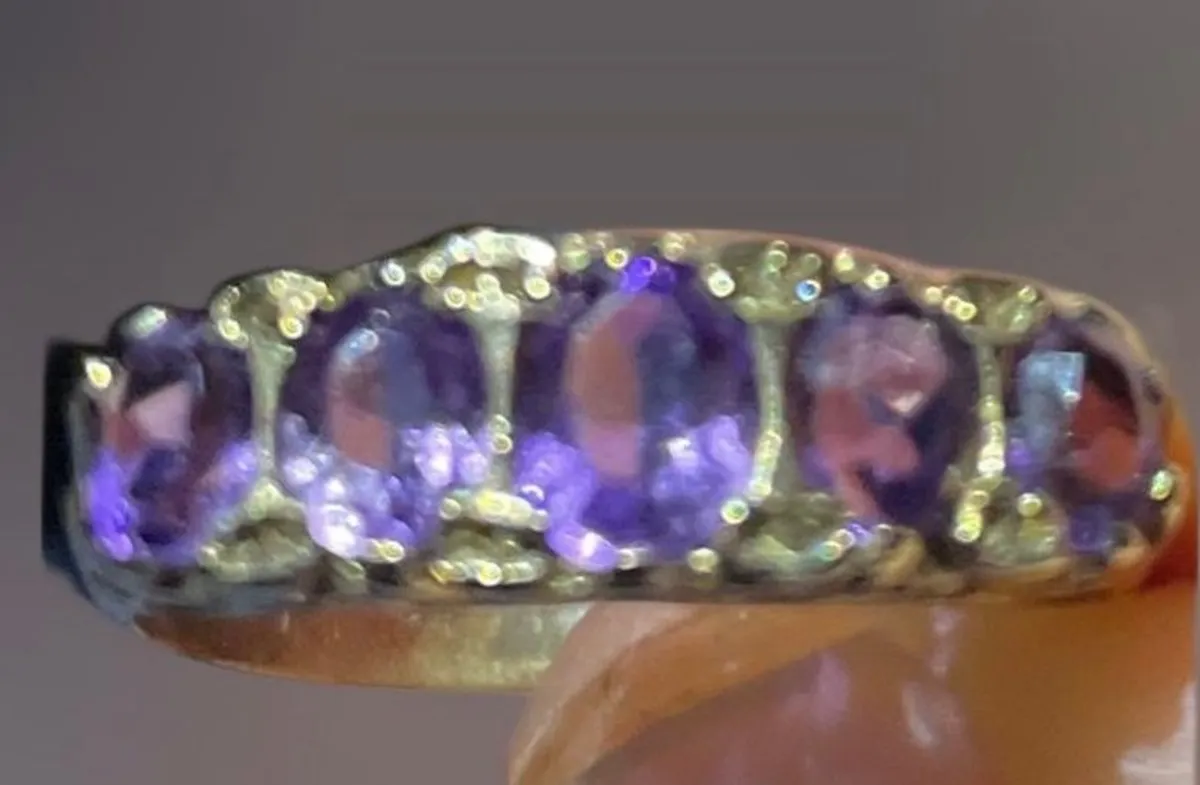 9 ct beautiful Amethyst ring - Image 1