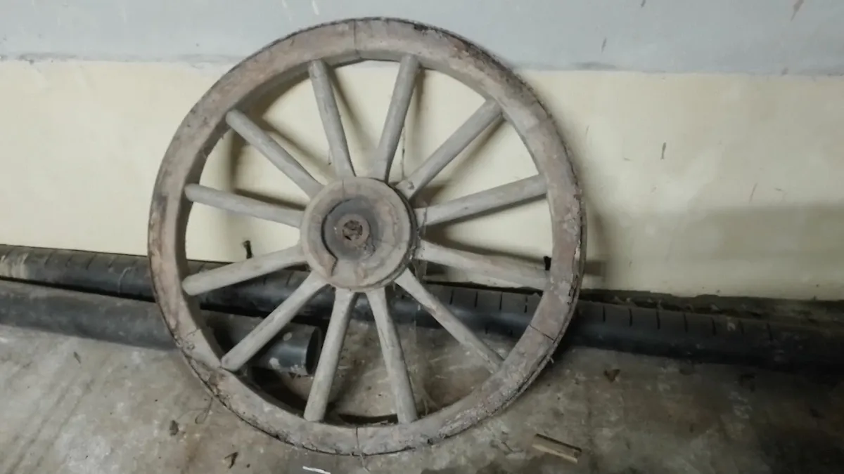 Vintage farm machinery - Image 2