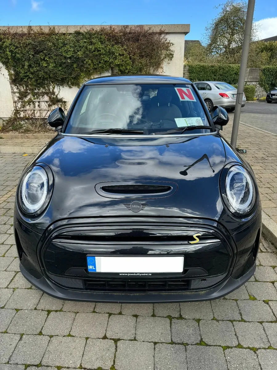 Mini Cooper 2023 - Image 1