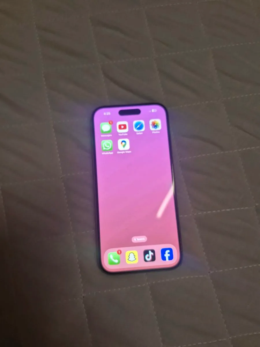 Iphone 15 unlocked like new with box an invoice - Image 1