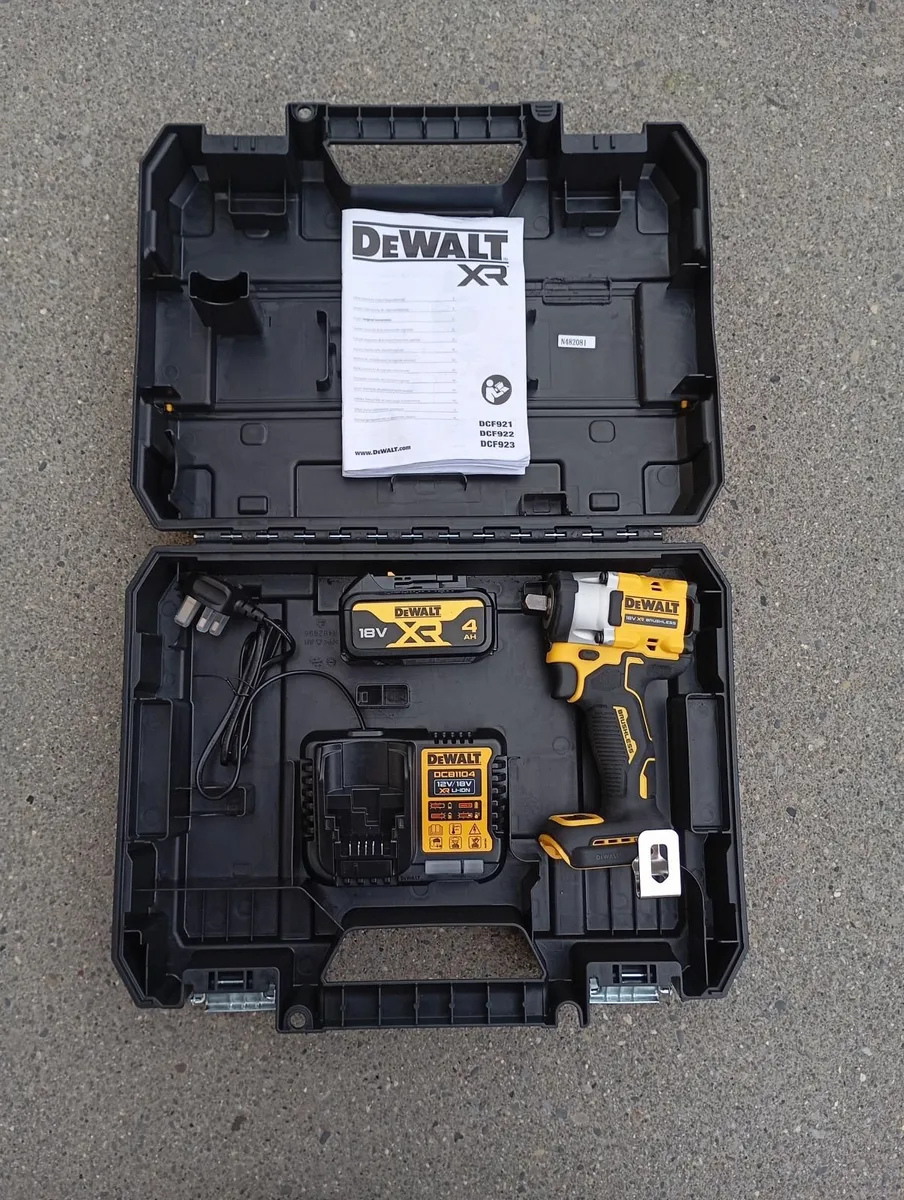 DeWalt dcf922 Impact Wrench - Image 1