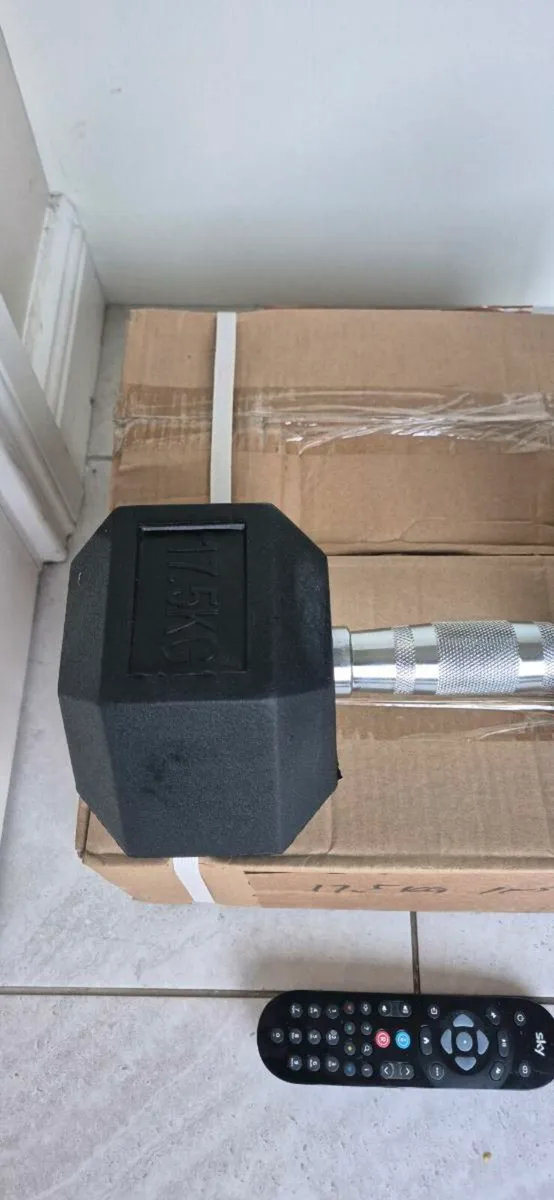 Brand new 2x17.5kilo hex dumbbells - Image 4