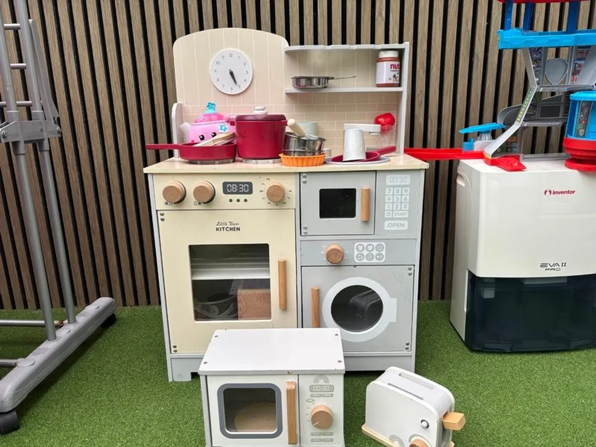 Childrens mini-kitchen