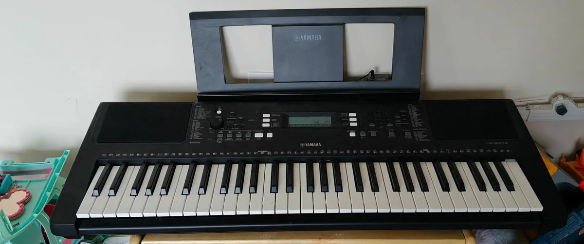 Yamaha PSR E-373 Keyboard