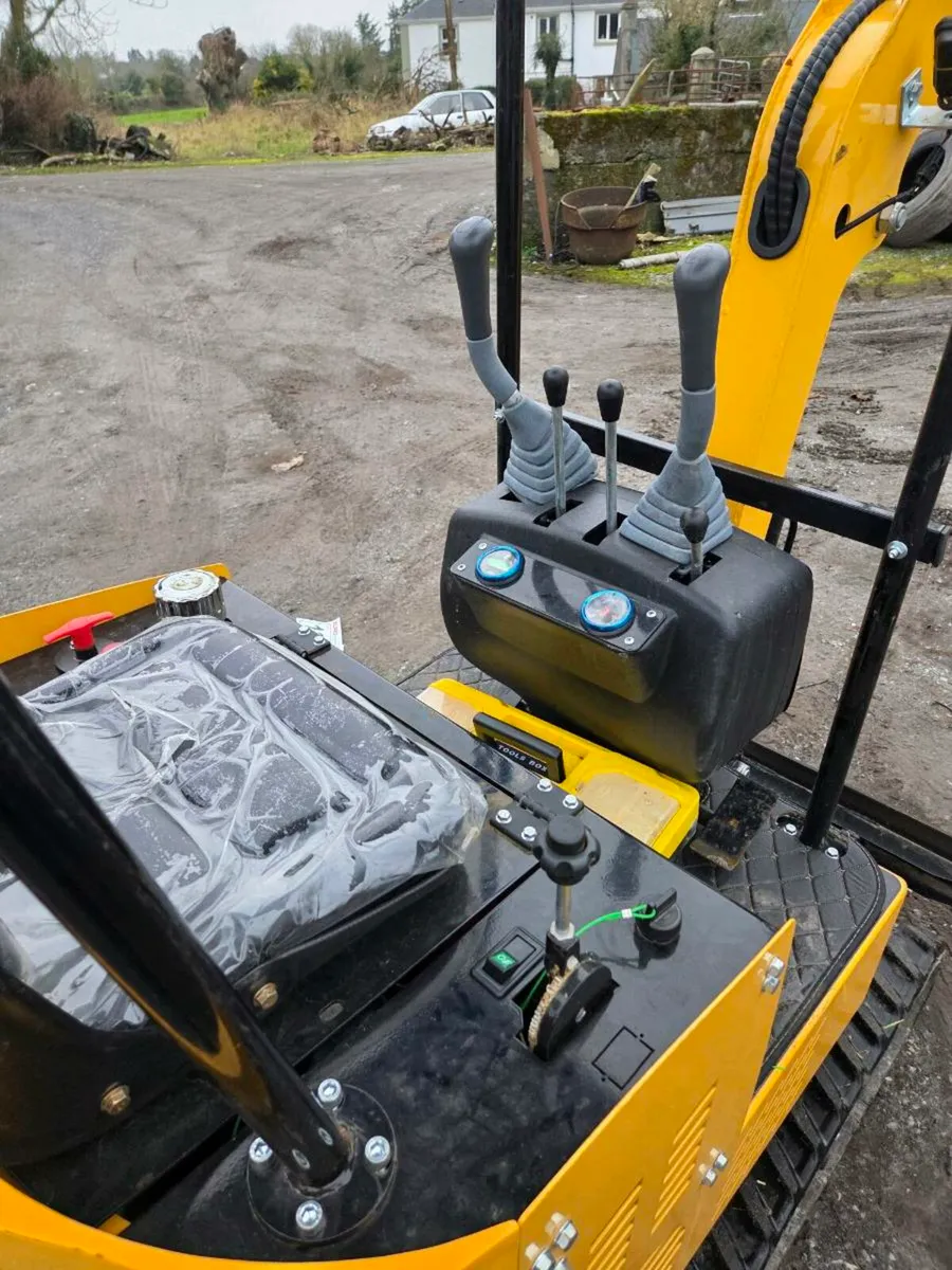 Mini digger - Image 4