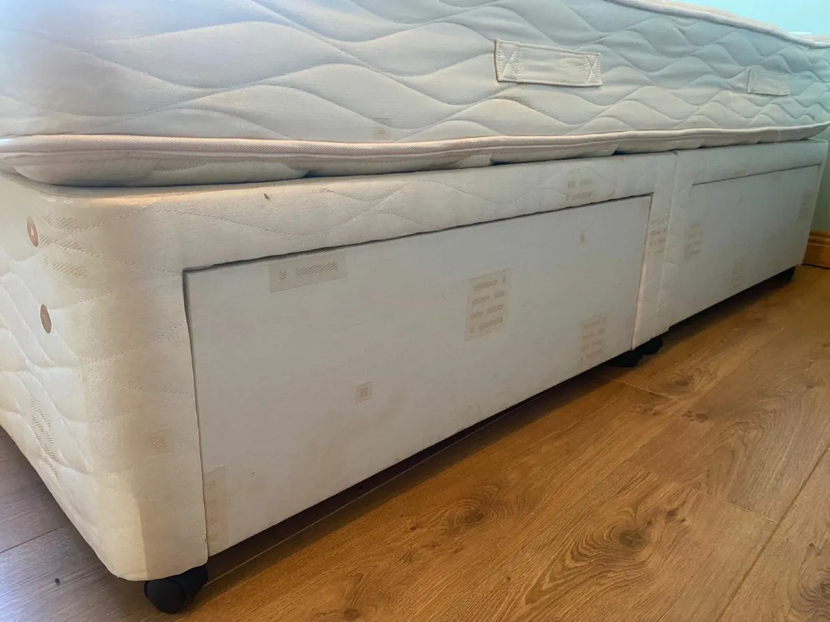 Double bed with storage - Image 4
