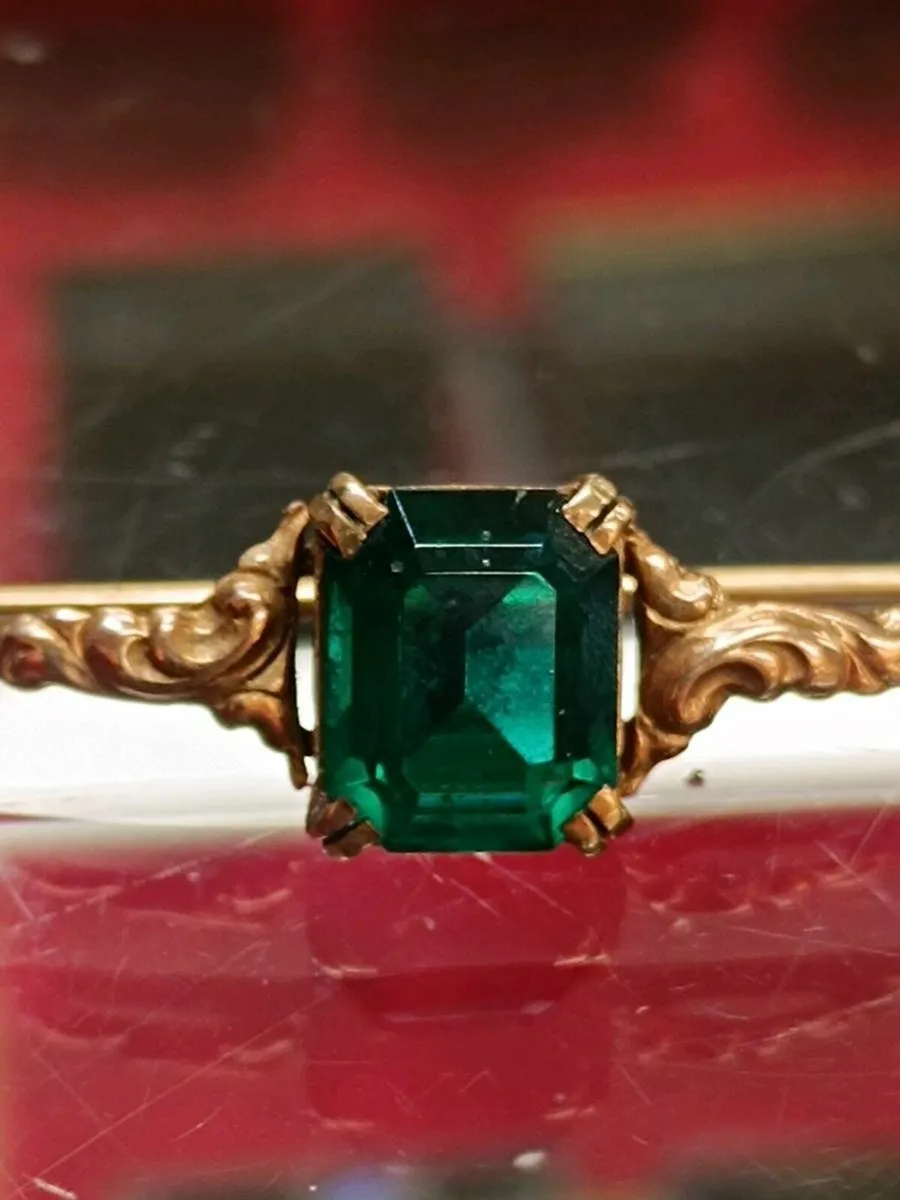 Vintage 9k Yellow Gold & Green Stone Brooch - Image 1