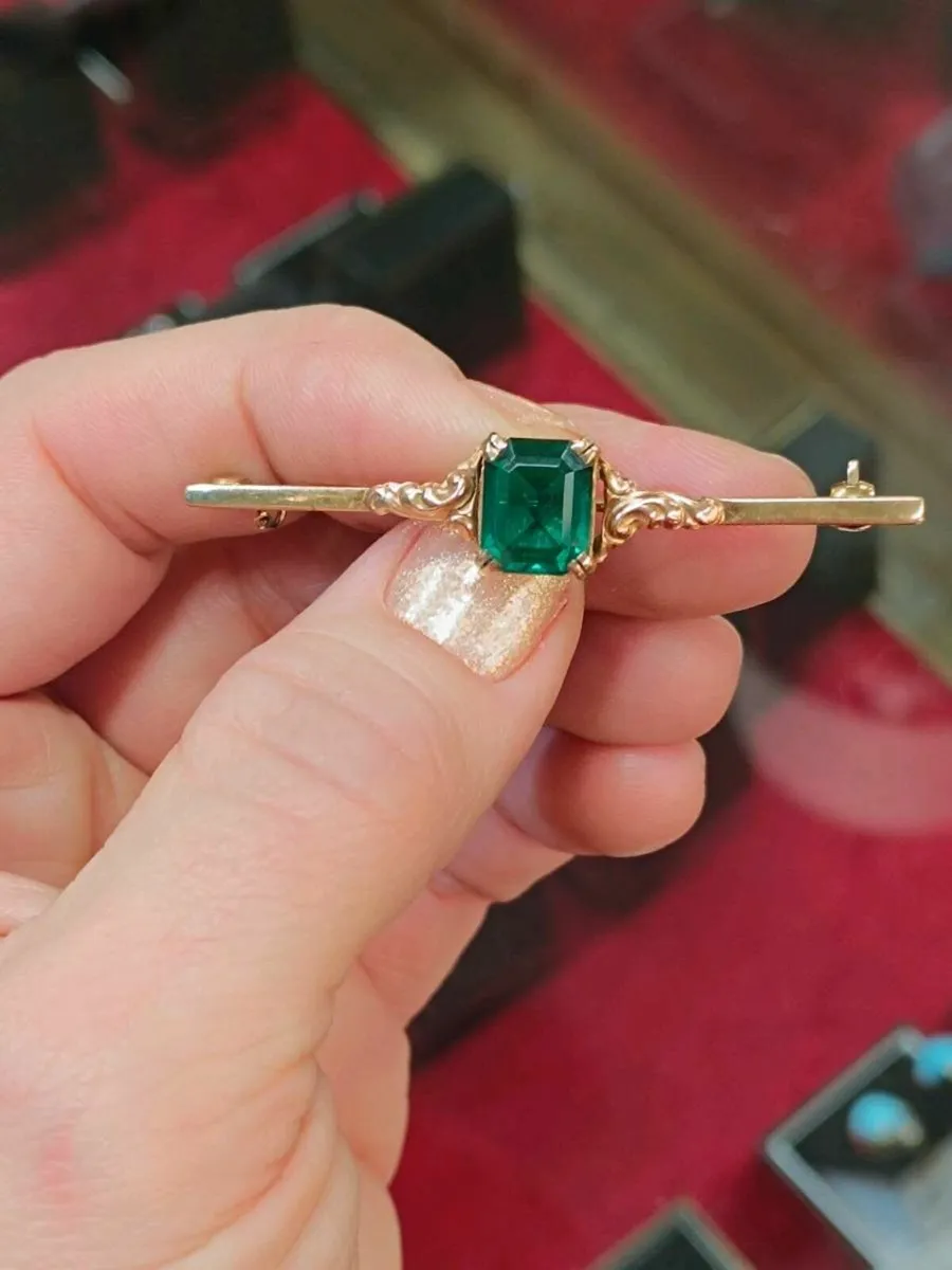 Vintage 9k Yellow Gold & Green Stone Brooch - Image 4