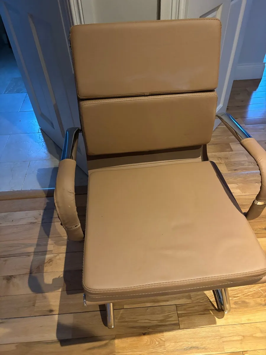 Office chair - Image 1