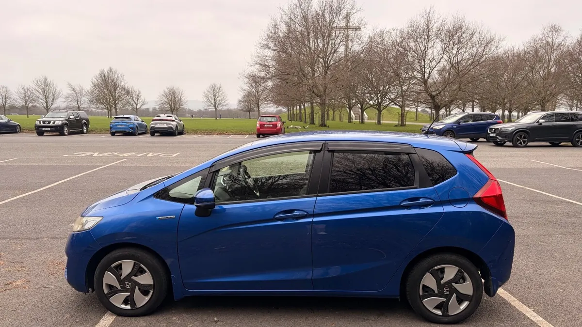 Honda Fit Hybrid Automatic - Image 4