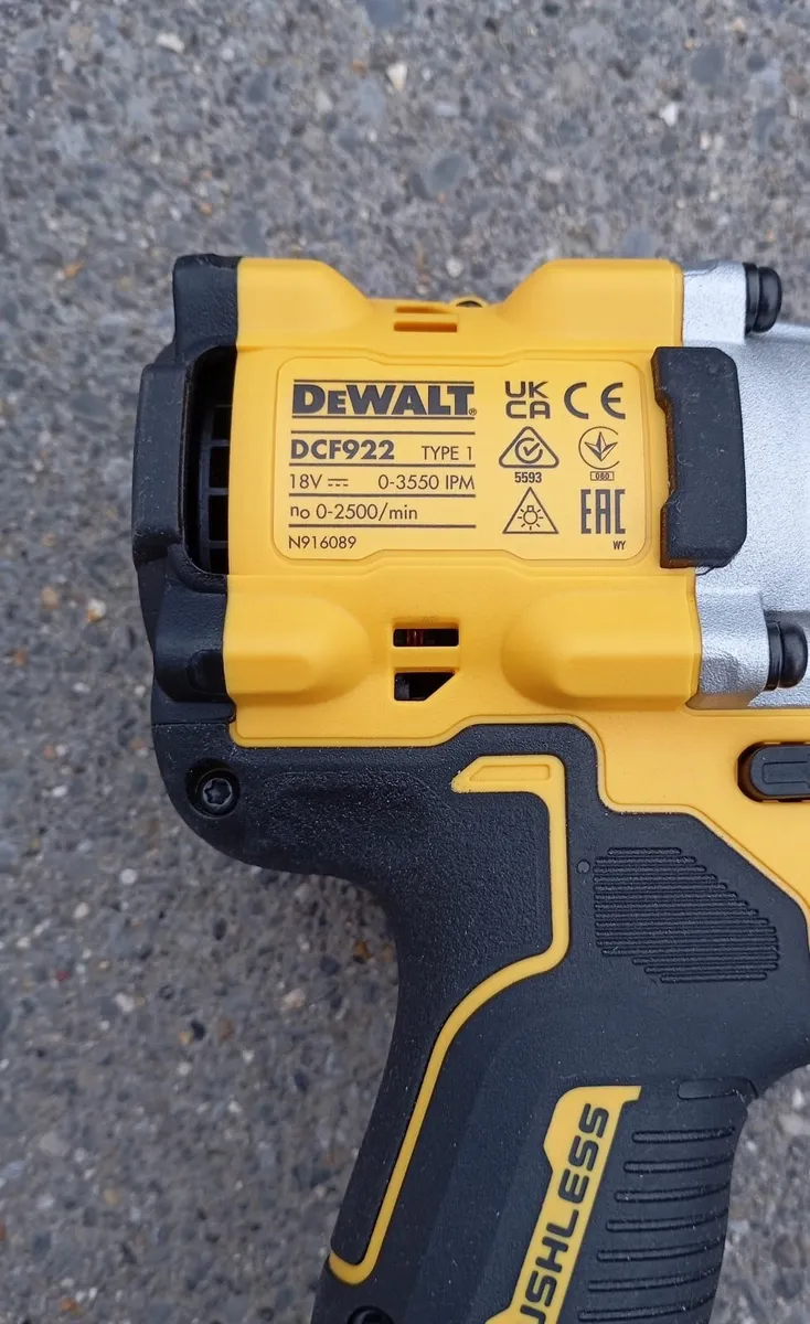 DeWalt dcf922 Impact Wrench - Image 4