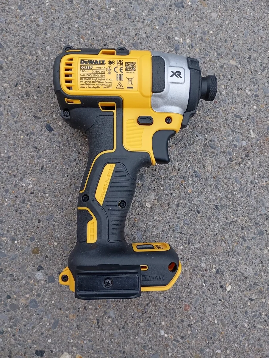 DeWalt dcf887 Impact Driver - Image 3