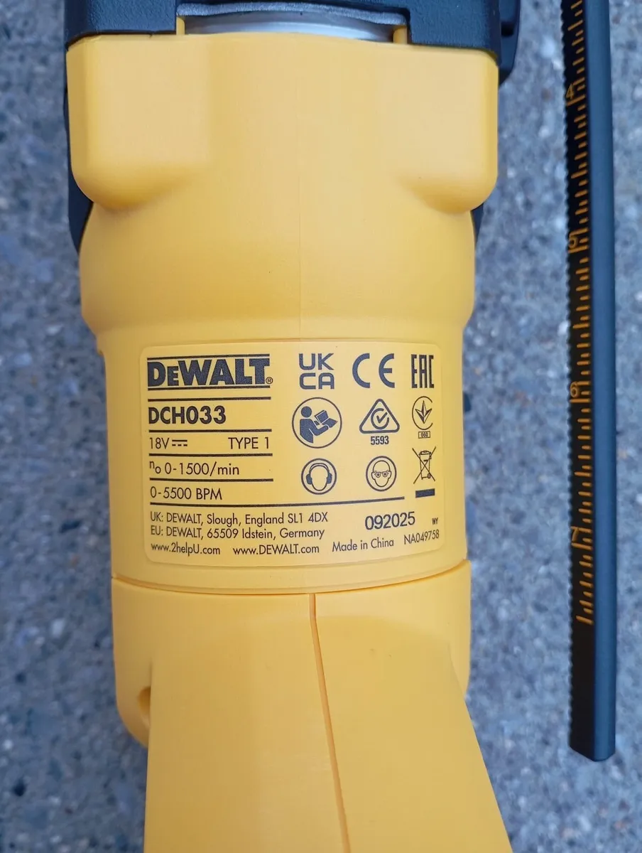 DeWalt dch033 SDS Masonry Drill - Image 4