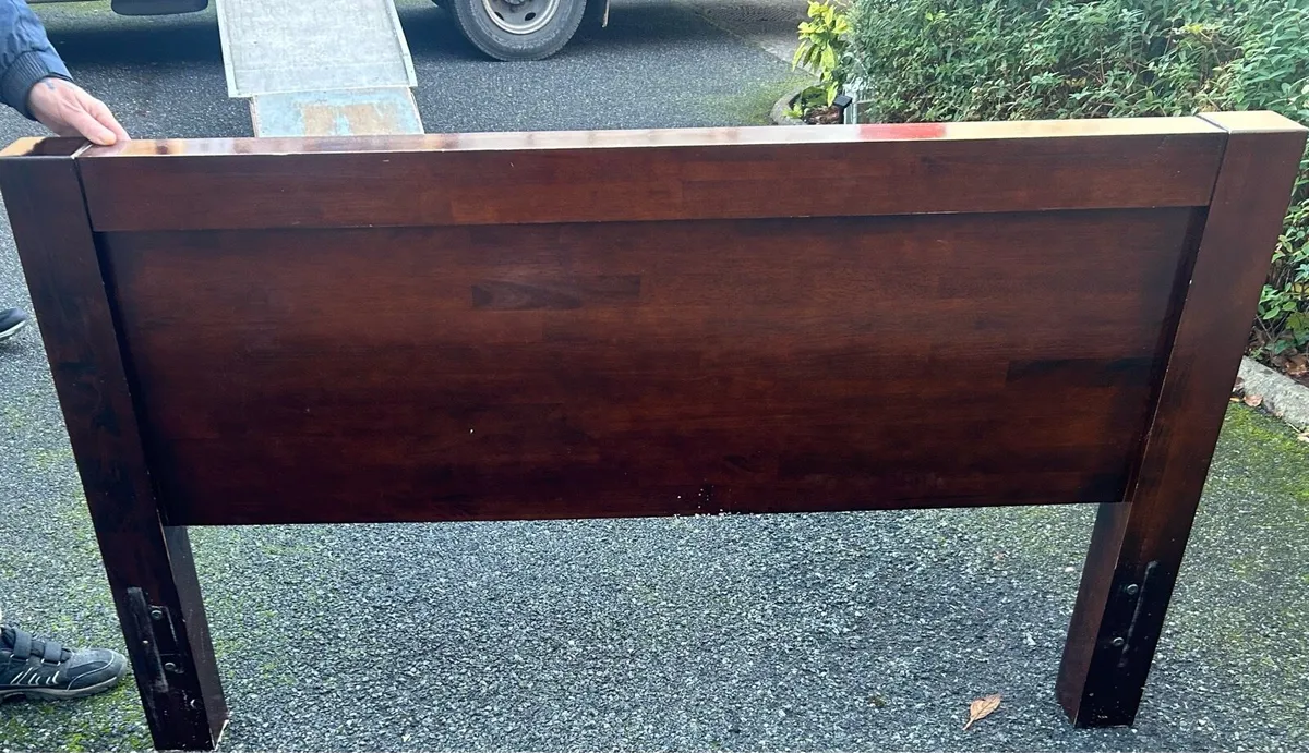 King size bed - Image 1