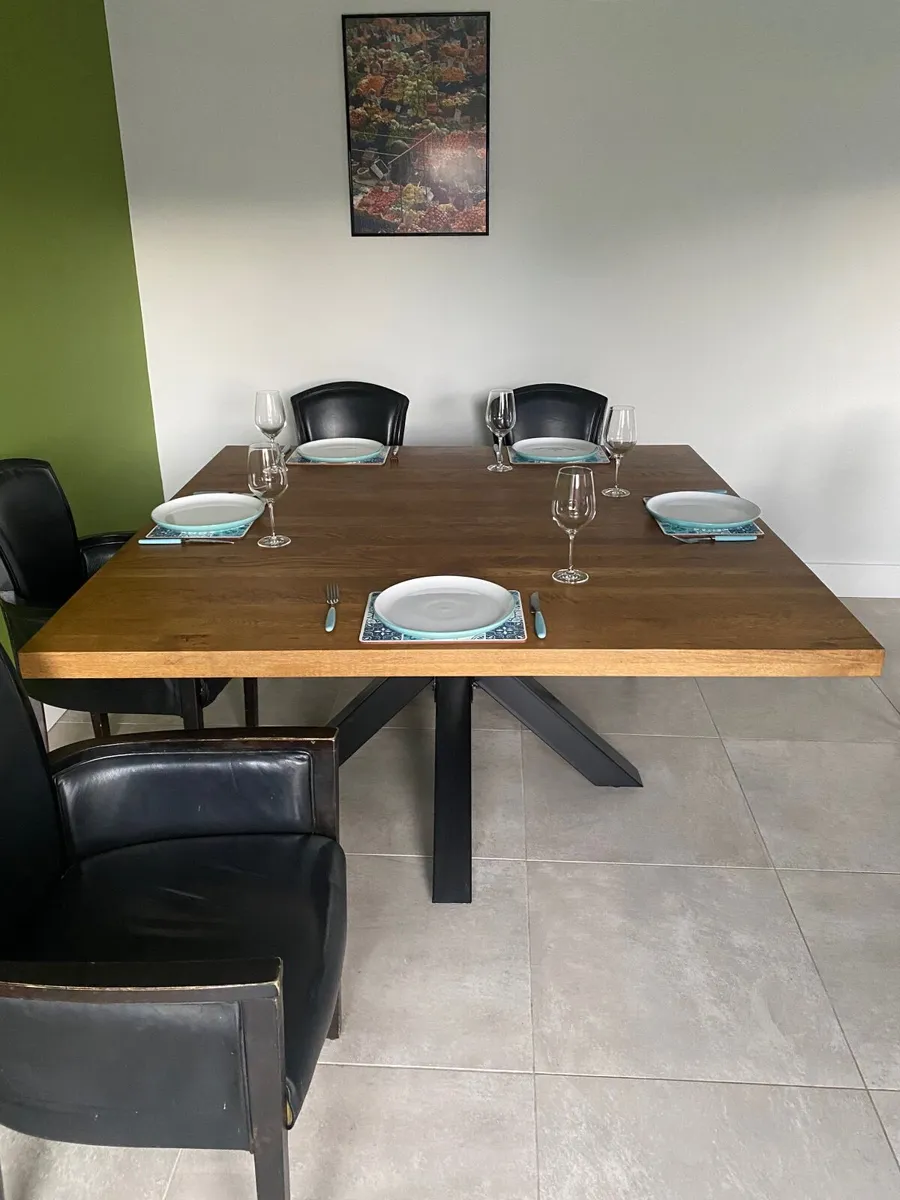 Dining table - Image 1