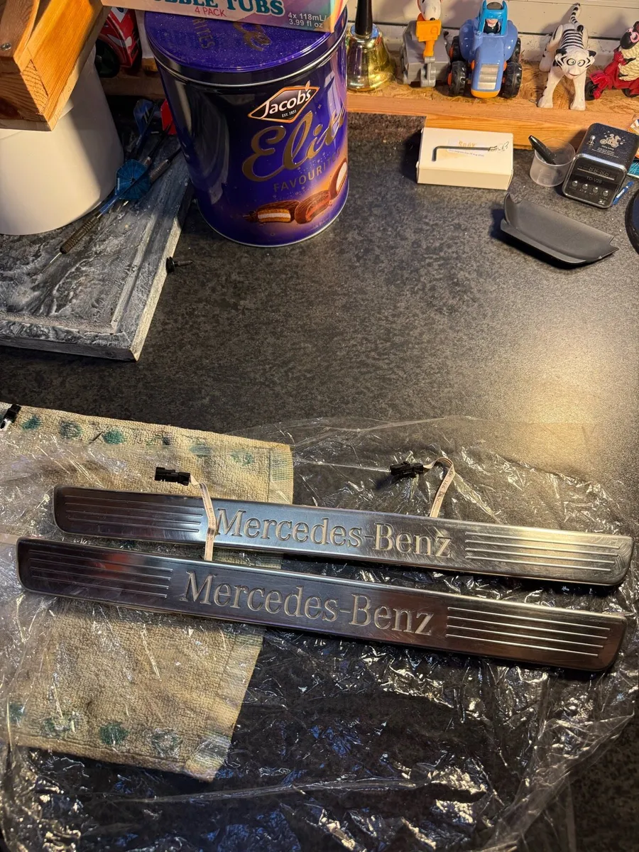 Mercedes-Benz illuminated door trim - Image 2