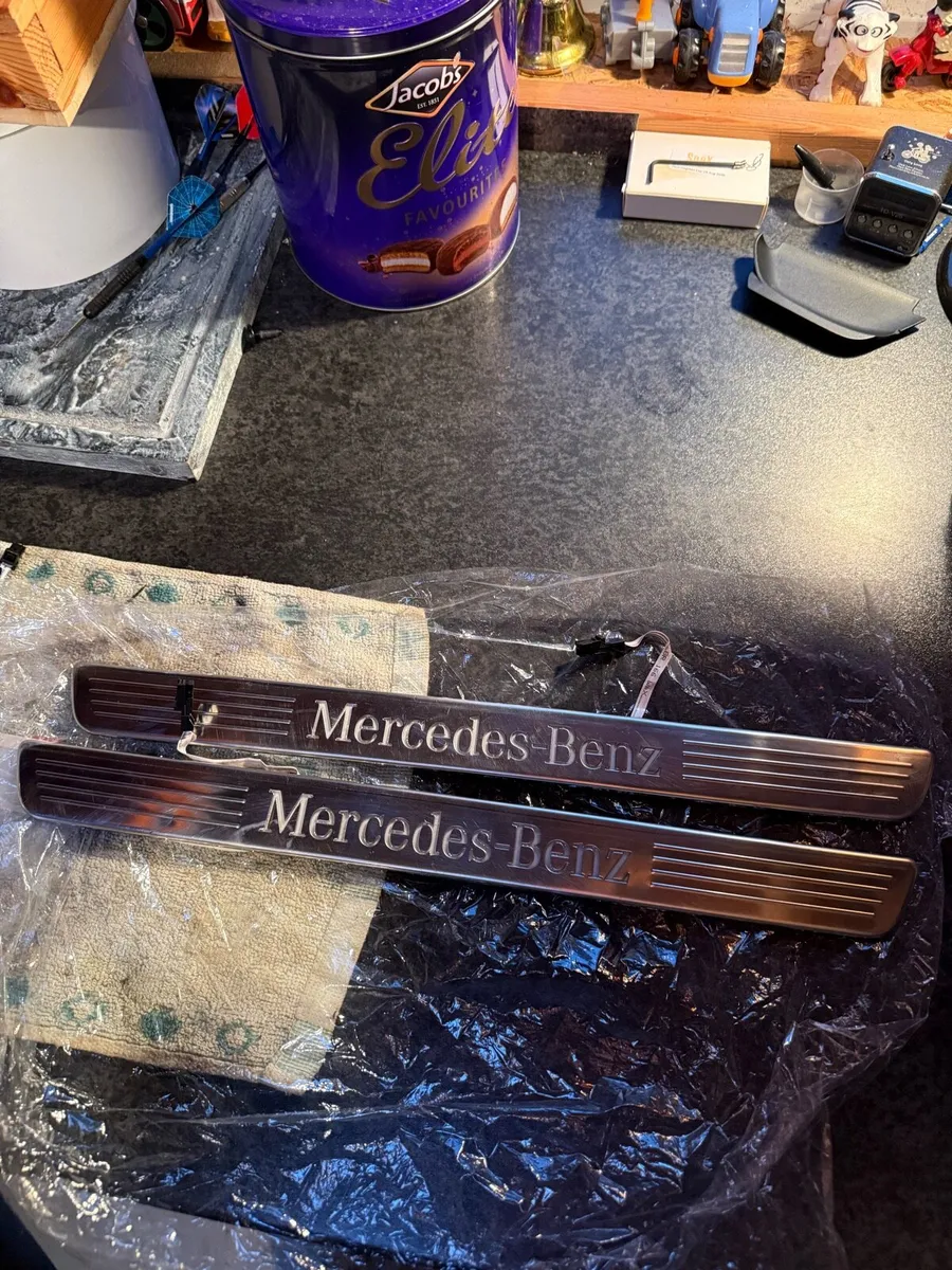 Mercedes-Benz illuminated door trim - Image 3