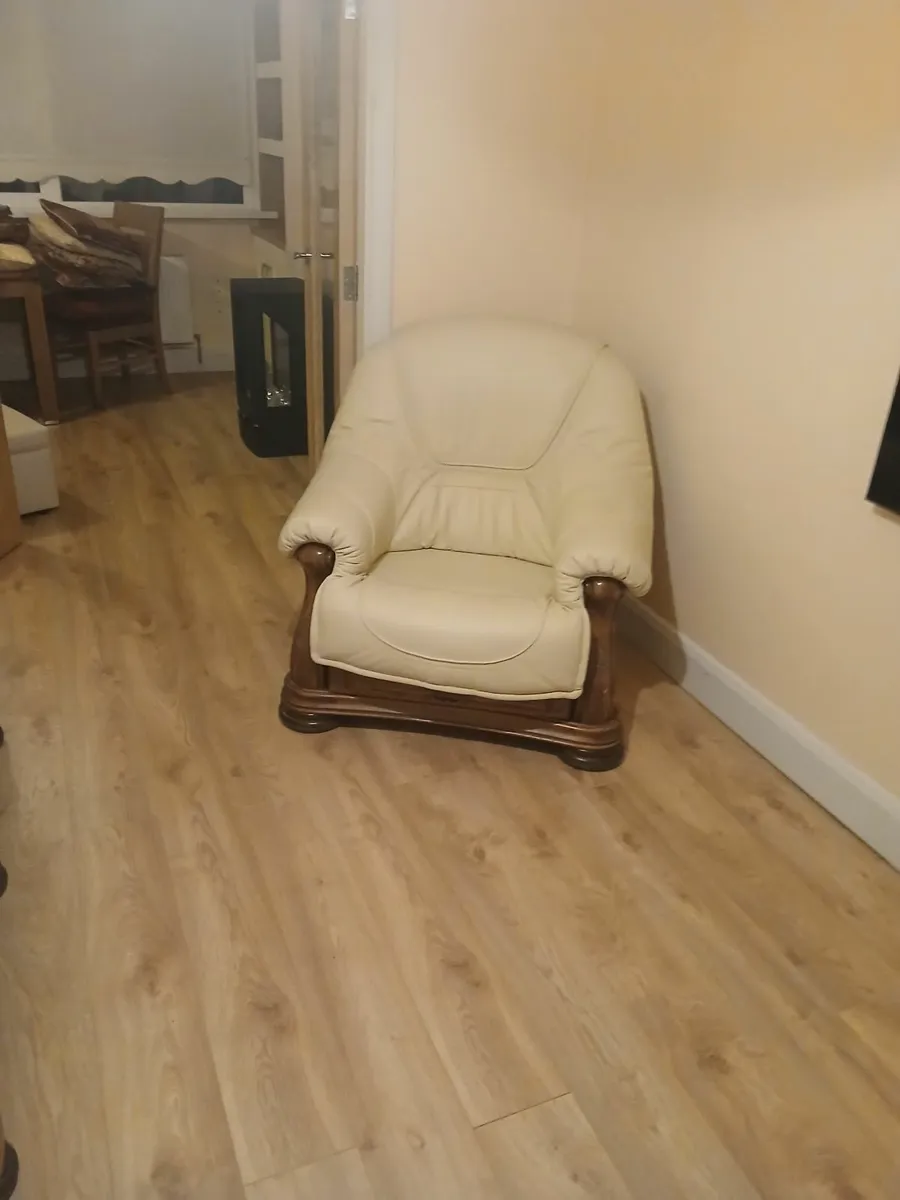 Light Cream Leatherette Three-Piece Suite - Image 4