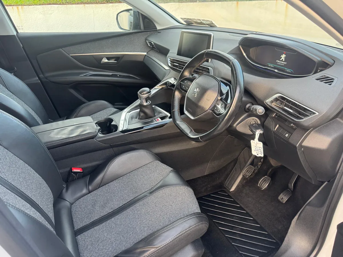 Peugeot 3008 1.6 DIESEL ALLURE  2017 - Image 2