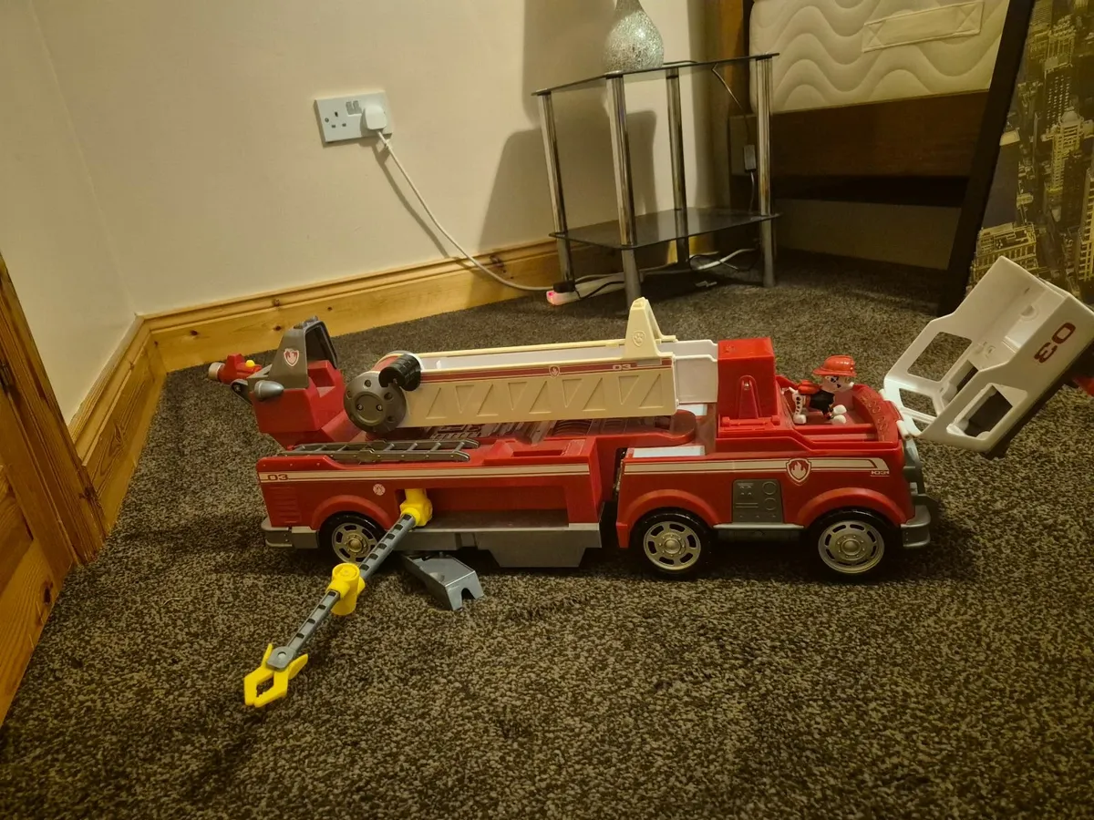 Paw patrol ultimate fire truck - Image 3