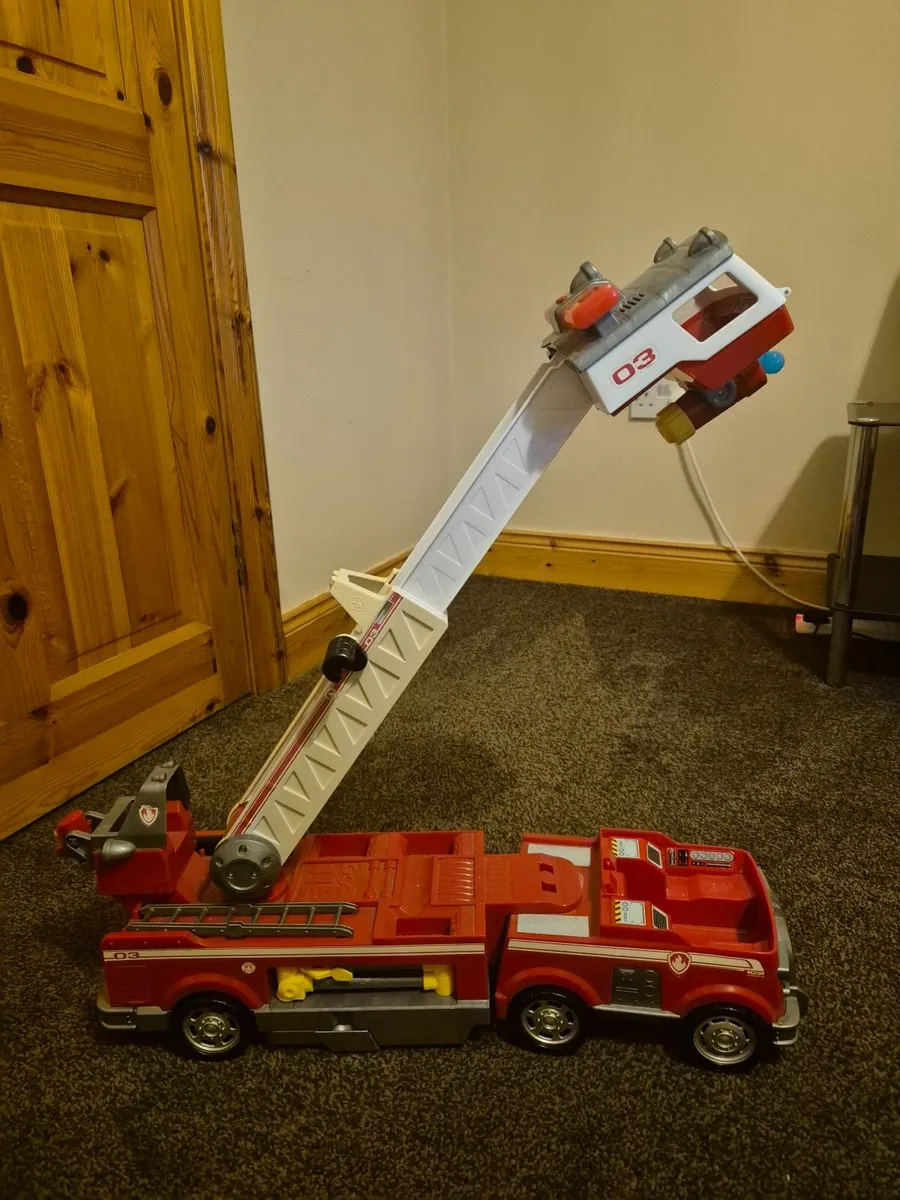 Paw patrol ultimate fire truck - Image 4