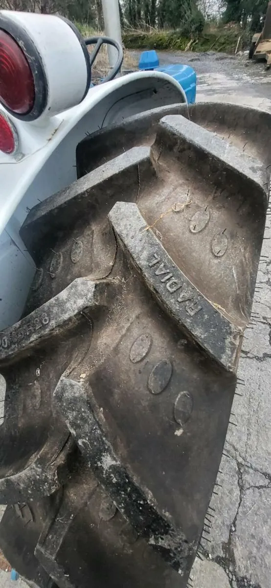 Super Dexta  tractor - Image 4