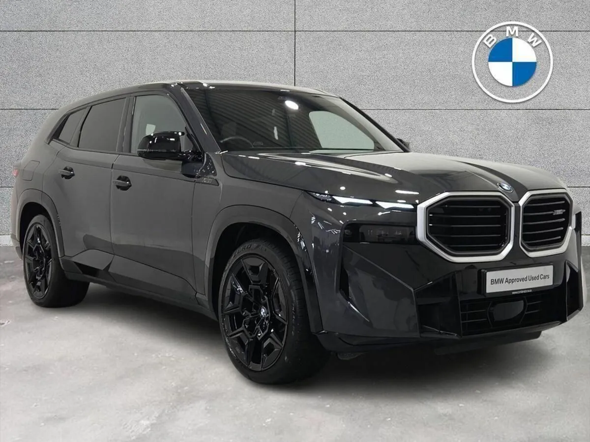 BMW XM 50e - Image 1