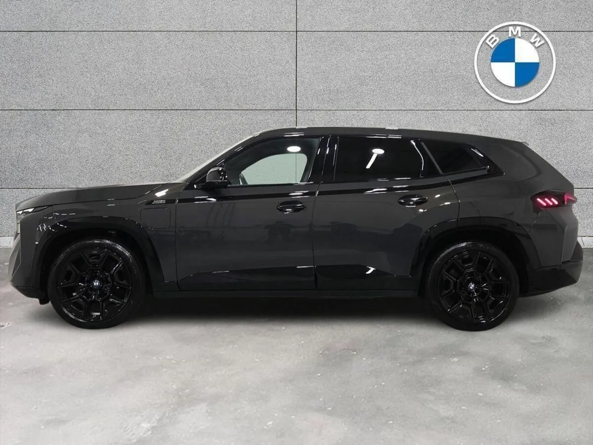 BMW XM 50e - Image 4