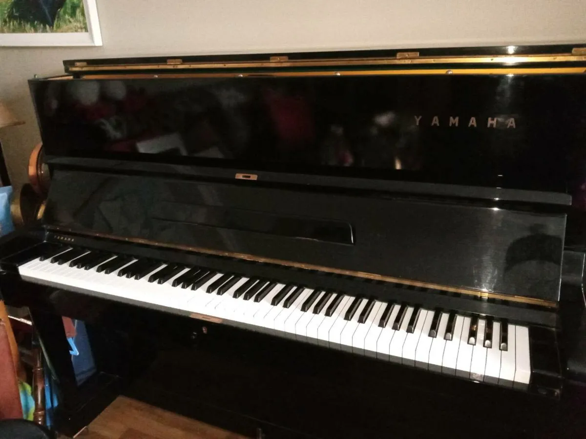 U1 Upright Yamaha piano - Image 1