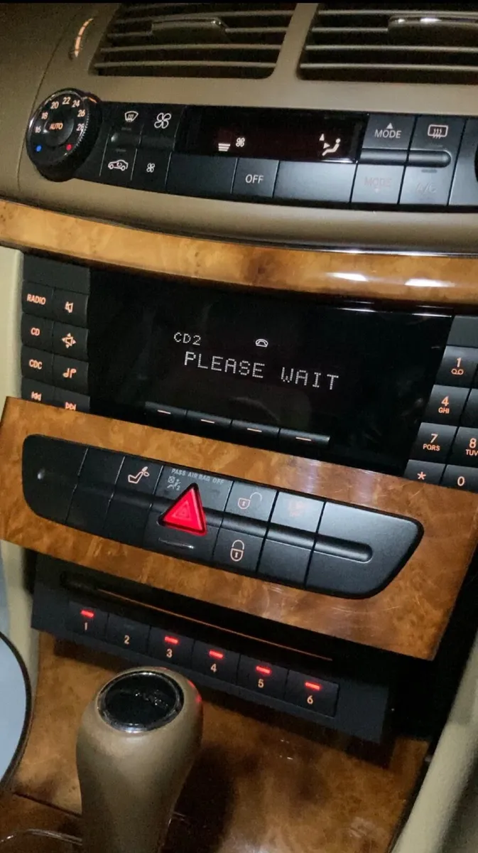 E class W211 Original Head Unit with 6 CD changer - Image 2