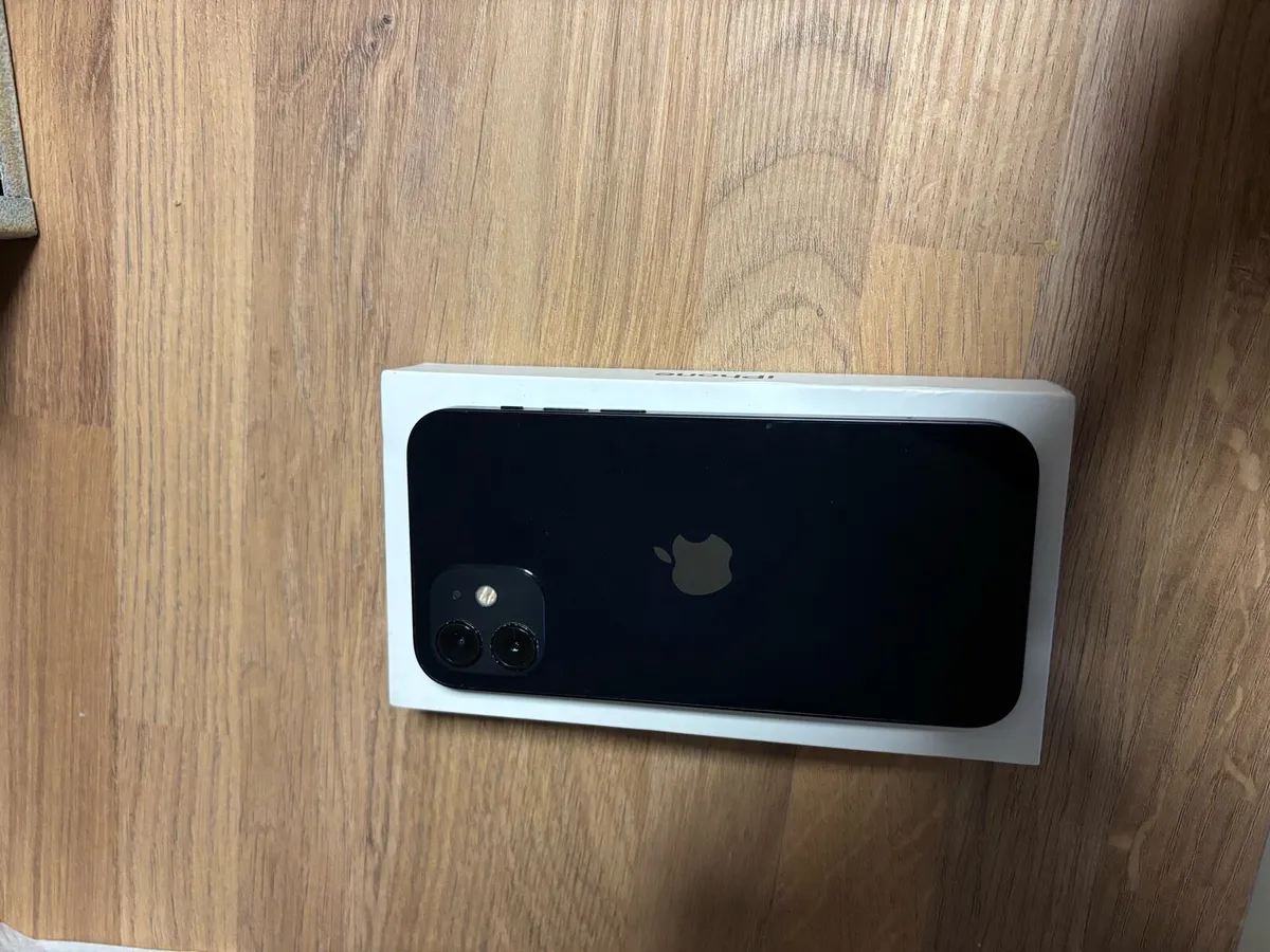 iPhone 12 - Image 2