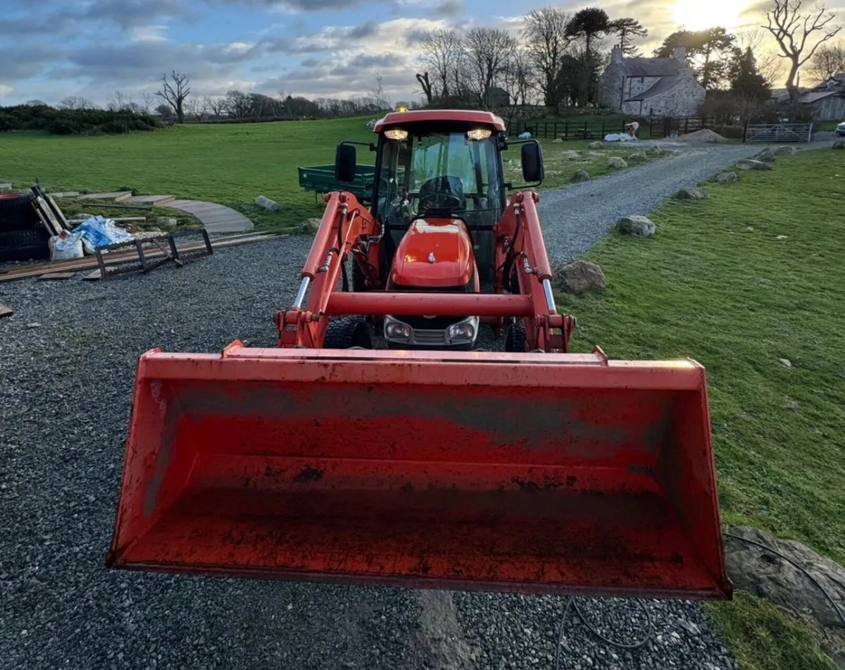Kubota compact tractor L4240 loader & forks No Vat - Image 2