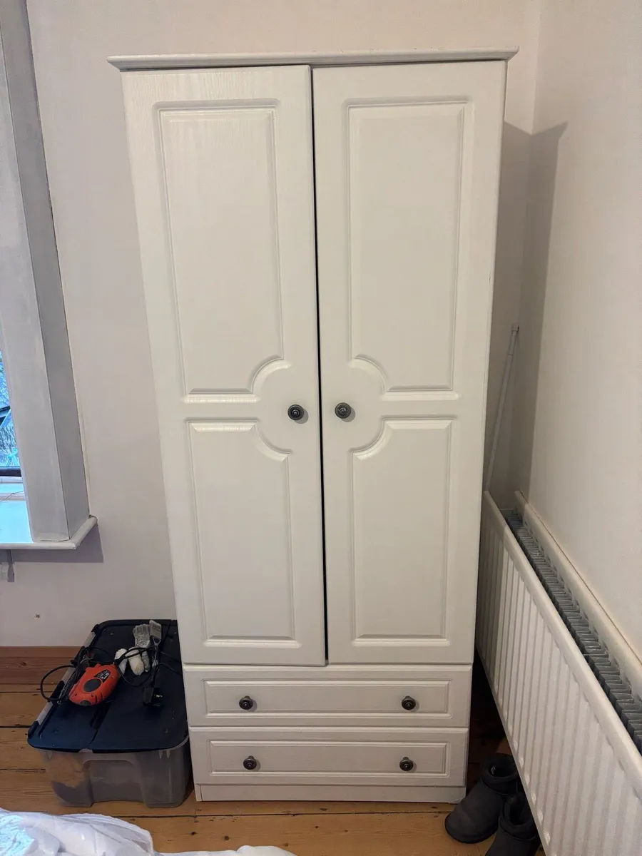 Furniture set - Image 1