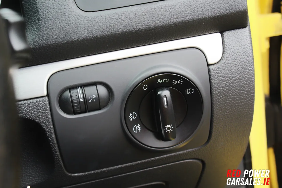 Volkswagen Golf Pirelli ED Gti. 2.0 Petrol - Image 4