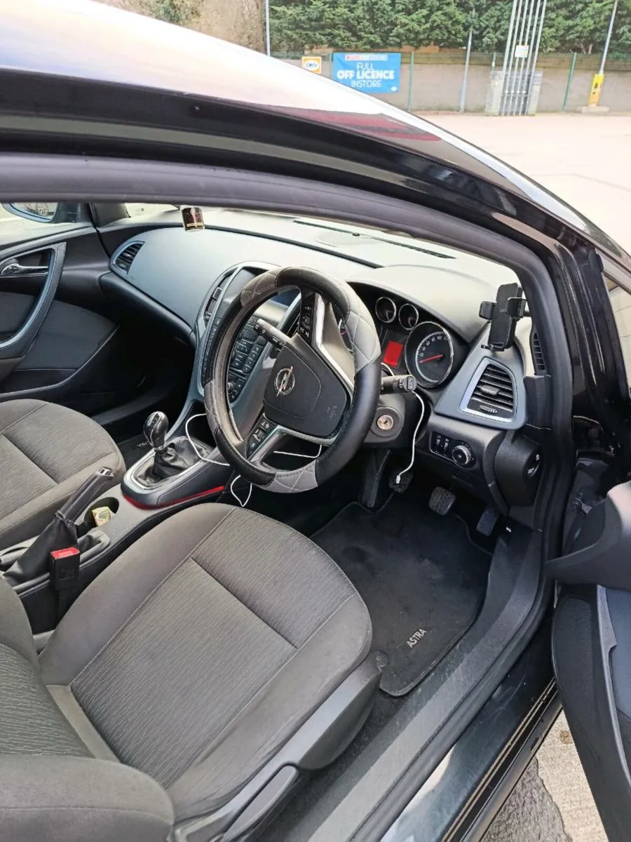 Opel Astra GTC - Image 2