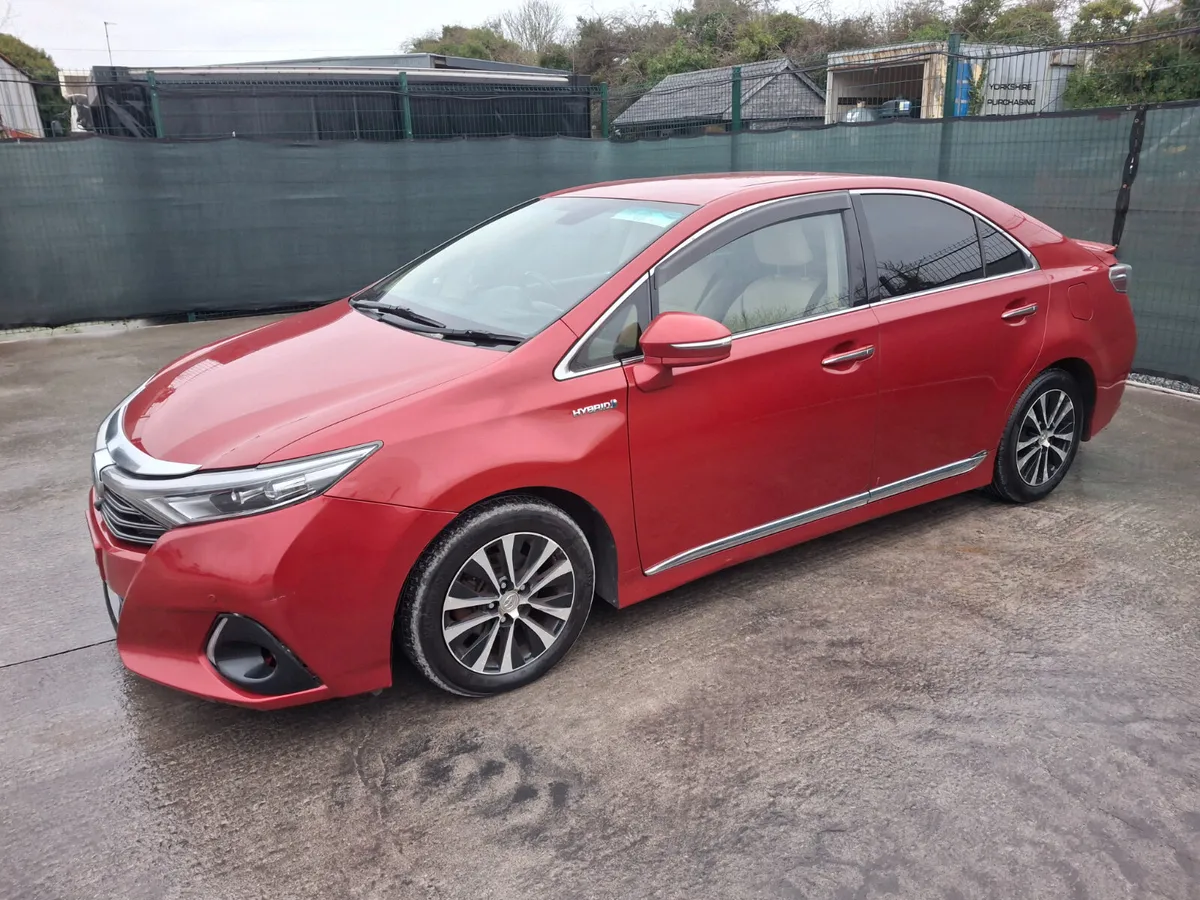 2015 Toyota sai  / Corolla  Hybrid  Automatic - Image 4