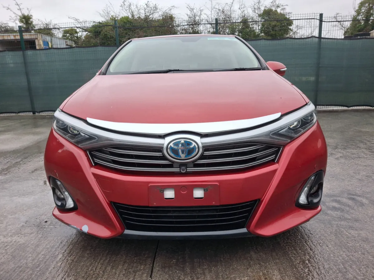 2015 Toyota sai  / Corolla  Hybrid  Automatic - Image 3