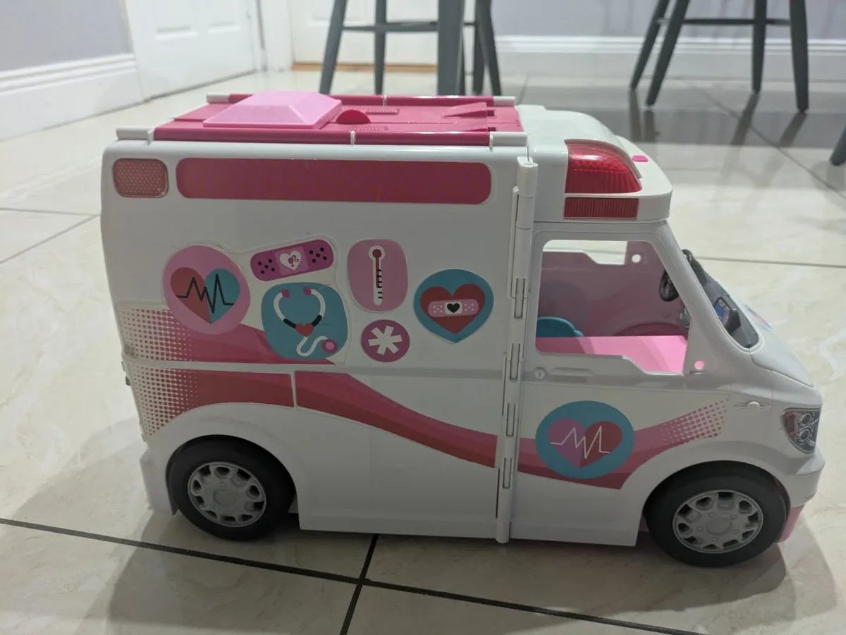 Barbie ambulance - Image 1