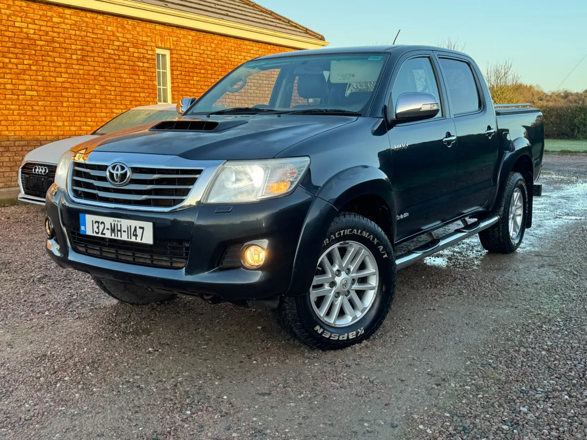 Toyota Hilux Invincible 2013 Low Mileage - Image 2