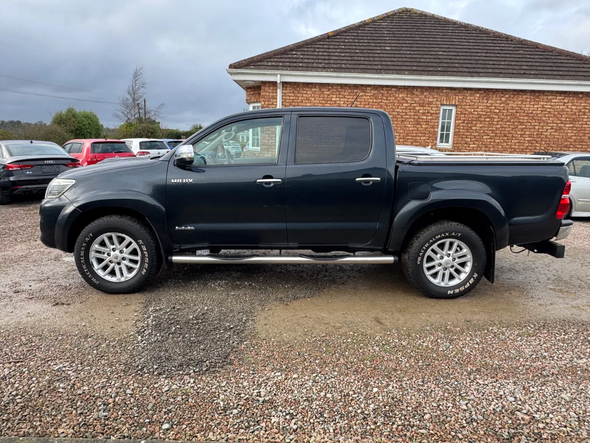 Toyota Hilux Invincible 2013 Low Mileage - Image 4