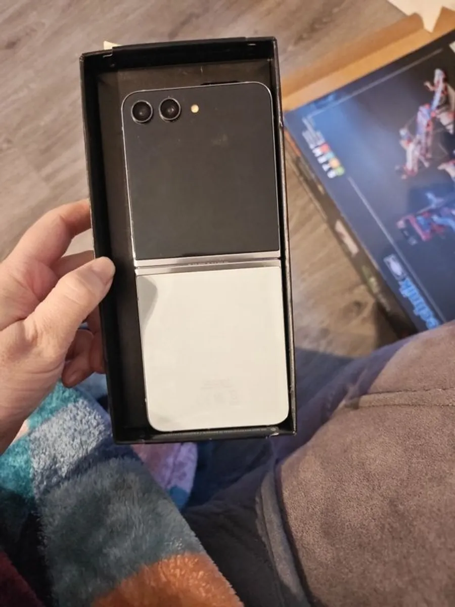 galaxy z flip 5 - Image 3